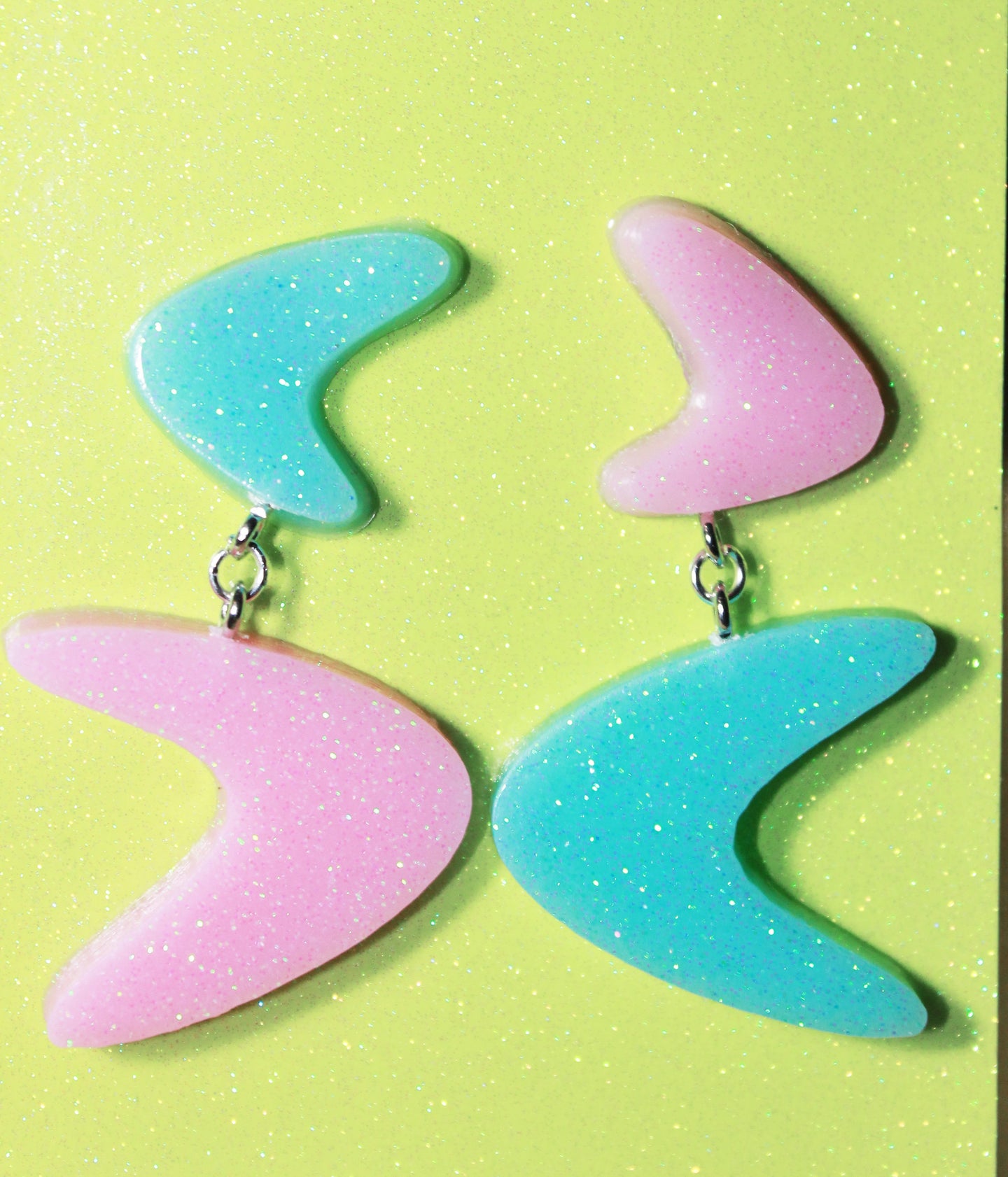 Boomerang Alley Retro Earrings in pink & turquoise