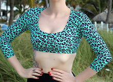 Load image into Gallery viewer, Long sleeve crop top
